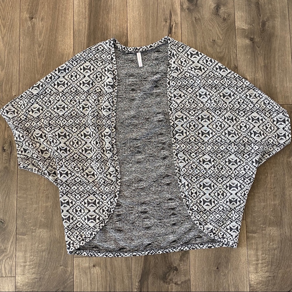 Xhilaration Shawl